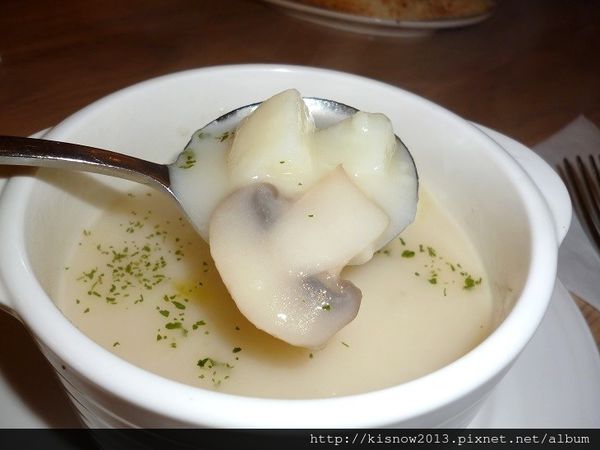 上菜囉法式餐廳 Viva la fete：平易近人的用餐環境,戰斧豬排的初体驗--上菜囉 法式餐廳 Viva la fete体驗心得