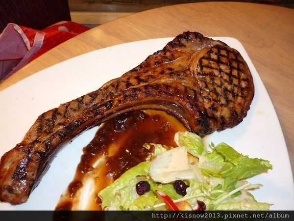 上菜囉法式餐廳 Viva la fete：平易近人的用餐環境,戰斧豬排的初体驗--上菜囉 法式餐廳 Viva la fete体驗心得