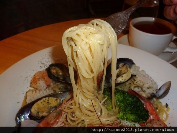 上菜囉法式餐廳 Viva la fete：平易近人的用餐環境,戰斧豬排的初体驗--上菜囉 法式餐廳 Viva la fete体驗心得