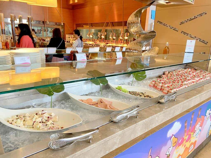 Breakfast of eda royal hotel