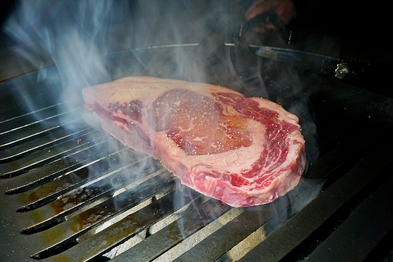 吃肉!! 用汽油桶烤來吃!! 燒桶子韓風立燒, 國父紀念館燒肉