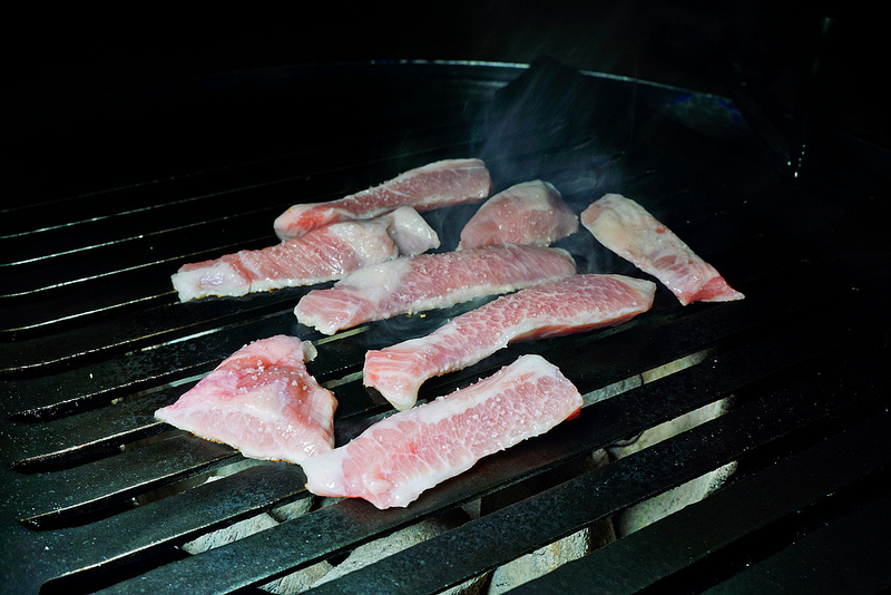 吃肉!! 用汽油桶烤來吃!! 燒桶子韓風立燒, 國父紀念館燒肉