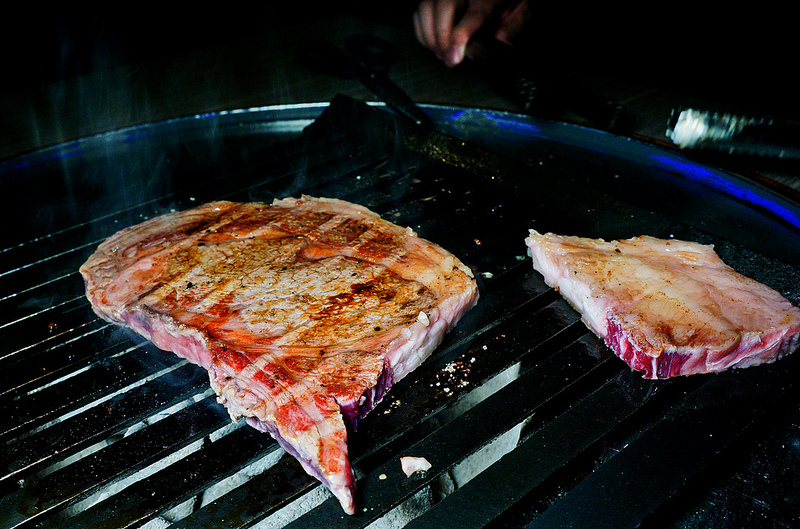 吃肉!! 用汽油桶烤來吃!! 燒桶子韓風立燒, 國父紀念館燒肉