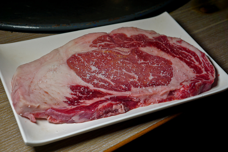 吃肉!! 用汽油桶烤來吃!! 燒桶子韓風立燒, 國父紀念館燒肉