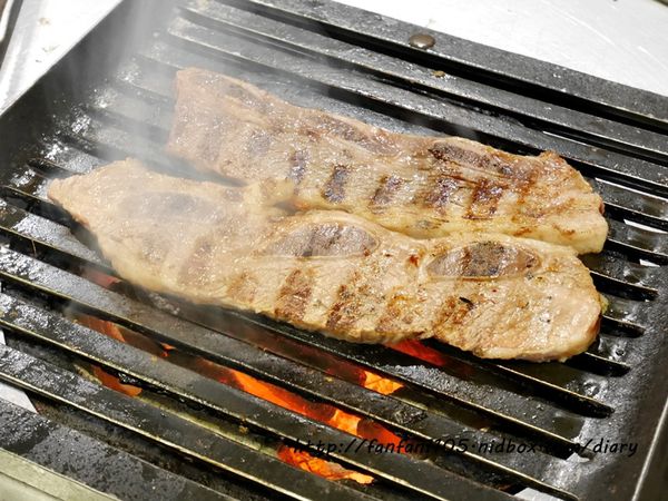 【東區韓式燒烤】燒桶子 韓風立燒 汽油桶韓式烤肉 貼心桌邊服務 (35).JPG