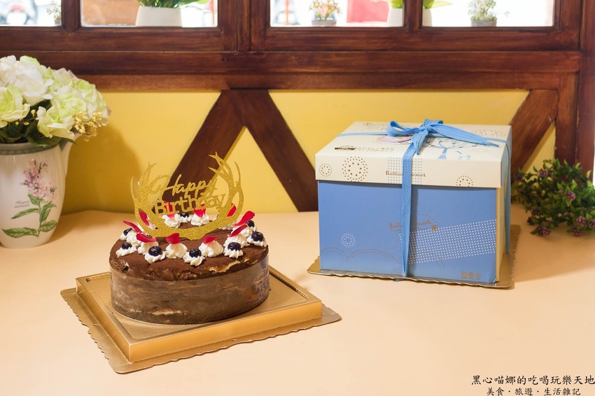 高雄苓雅︱亞力的家法式薄餅小館（榭茉瓦法式薄餅小館Chez moi）　可愛造型千層蛋糕、傳統法式薄餅的Ｑ軟好滋味，不論鹹甜都精彩！❤