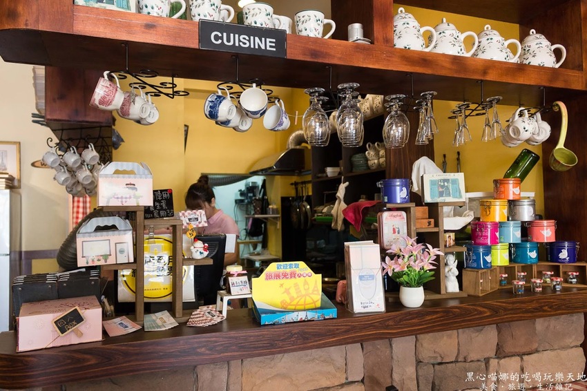 高雄苓雅︱亞力的家法式薄餅小館（榭茉瓦法式薄餅小館Chez moi）　可愛造型千層蛋糕、傳統法式薄餅的Ｑ軟好滋味，不論鹹甜都精彩！❤