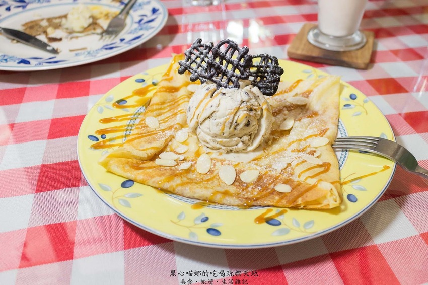 高雄苓雅︱亞力的家法式薄餅小館（榭茉瓦法式薄餅小館Chez moi）　可愛造型千層蛋糕、傳統法式薄餅的Ｑ軟好滋味，不論鹹甜都精彩！❤