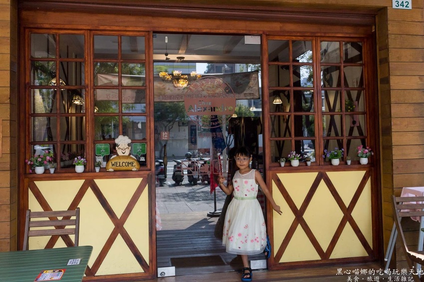 高雄苓雅︱亞力的家法式薄餅小館（榭茉瓦法式薄餅小館Chez moi）　可愛造型千層蛋糕、傳統法式薄餅的Ｑ軟好滋味，不論鹹甜都精彩！❤