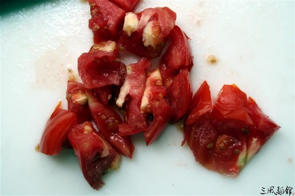 三風麵館： 三風麵館 山藥麵線 天然紫山藥古法炊仔麵線 秋葵鴻喜菇麵線/番茄鮪魚冷麵 夏季正適合~