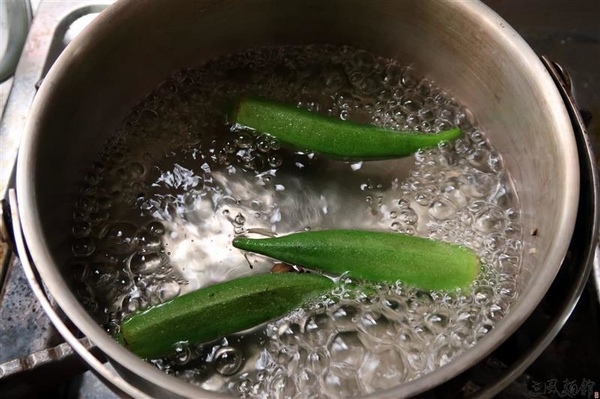 三風麵館： 三風麵館 山藥麵線 天然紫山藥古法炊仔麵線 秋葵鴻喜菇麵線/番茄鮪魚冷麵 夏季正適合~
