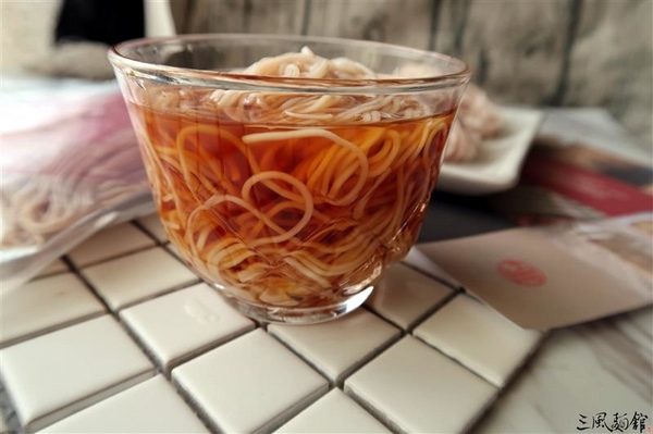 三風麵館： 三風麵館 山藥麵線 天然紫山藥古法炊仔麵線 秋葵鴻喜菇麵線/番茄鮪魚冷麵 夏季正適合~