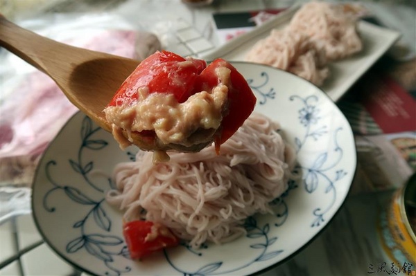 三風麵館： 三風麵館 山藥麵線 天然紫山藥古法炊仔麵線 秋葵鴻喜菇麵線/番茄鮪魚冷麵 夏季正適合~