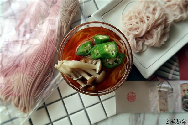 三風麵館： 三風麵館 山藥麵線 天然紫山藥古法炊仔麵線 秋葵鴻喜菇麵線/番茄鮪魚冷麵 夏季正適合~