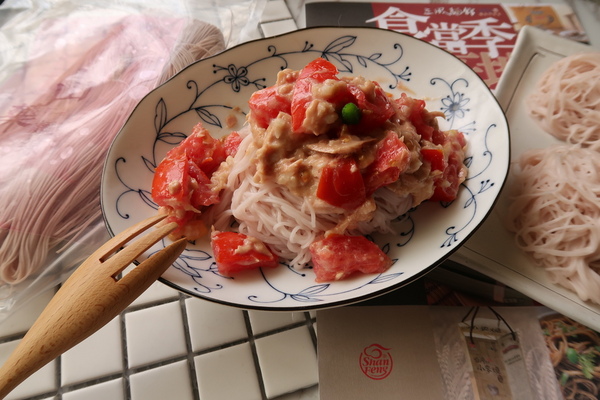 三風麵館： 三風麵館 山藥麵線 天然紫山藥古法炊仔麵線 秋葵鴻喜菇麵線/番茄鮪魚冷麵 夏季正適合~