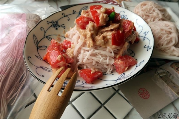 三風麵館： 三風麵館 山藥麵線 天然紫山藥古法炊仔麵線 秋葵鴻喜菇麵線/番茄鮪魚冷麵 夏季正適合~