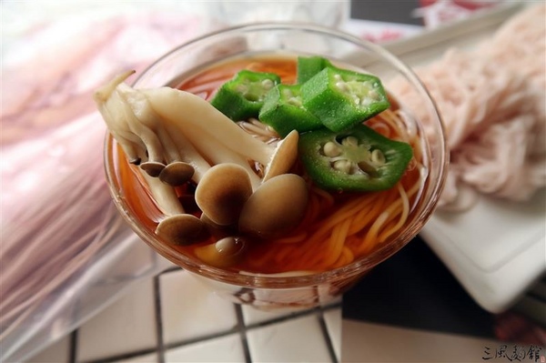 三風麵館： 三風麵館 山藥麵線 天然紫山藥古法炊仔麵線 秋葵鴻喜菇麵線/番茄鮪魚冷麵 夏季正適合~