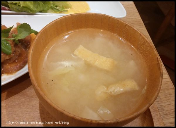 『呷』「信義區微風松高」☆ 御盤de食堂 ☆ 營養均衡定食還有媽媽的味道