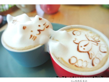 理性＆感性cafe'：【美食】oO。。平鎮　理性＆感性CAFE（近育達高中）　超厲害的立體貓抓魚拉花，這裡有喲～～oO。o○。　