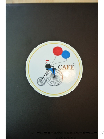 理性＆感性cafe'：【美食】oO。。平鎮　理性＆感性CAFE（近育達高中）　超厲害的立體貓抓魚拉花，這裡有喲～～oO。o○。　