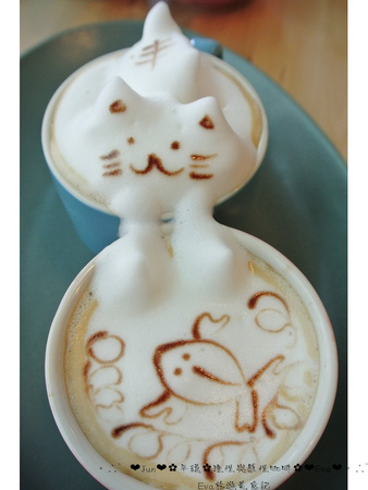 理性＆感性cafe'：【美食】oO。。平鎮　理性＆感性CAFE（近育達高中）　超厲害的立體貓抓魚拉花，這裡有喲～～oO。o○。　