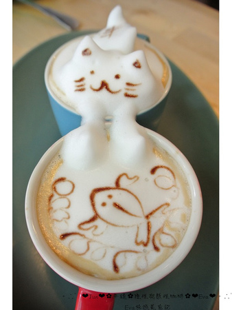 理性＆感性cafe'：【美食】oO。。平鎮　理性＆感性CAFE（近育達高中）　超厲害的立體貓抓魚拉花，這裡有喲～～oO。o○。　