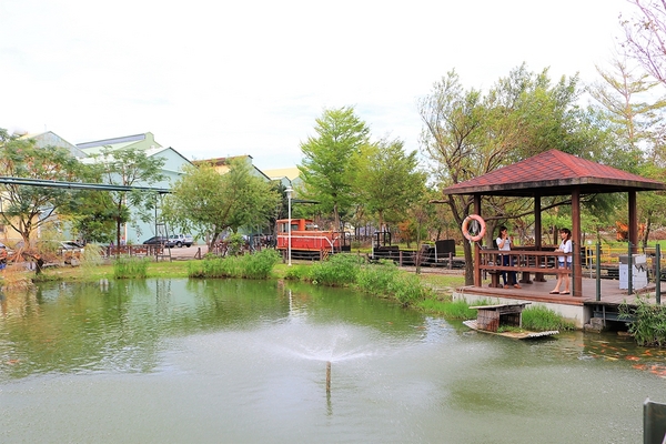 溪湖糖廠：【彰化溪湖景點】溪湖糖廠~糖廠蒸汽火車，搭乘五分車，酷熱的天氣來支糖廠冰，好清涼無比