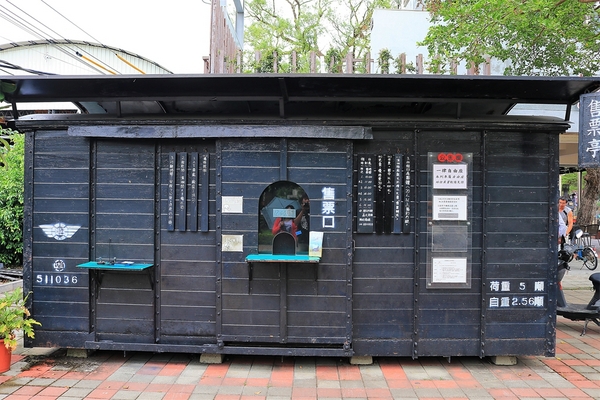 溪湖糖廠：【彰化溪湖景點】溪湖糖廠~糖廠蒸汽火車，搭乘五分車，酷熱的天氣來支糖廠冰，好清涼無比