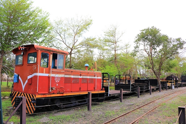 溪湖糖廠：【彰化溪湖景點】溪湖糖廠~糖廠蒸汽火車，搭乘五分車，酷熱的天氣來支糖廠冰，好清涼無比