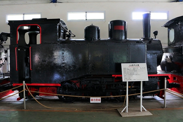 溪湖糖廠：【彰化溪湖景點】溪湖糖廠~糖廠蒸汽火車，搭乘五分車，酷熱的天氣來支糖廠冰，好清涼無比