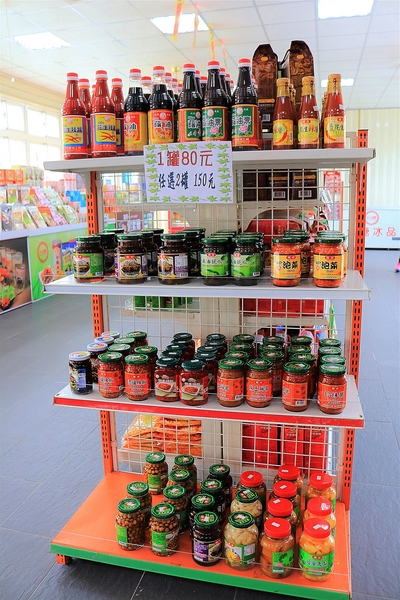 溪湖糖廠：【彰化溪湖景點】溪湖糖廠~糖廠蒸汽火車，搭乘五分車，酷熱的天氣來支糖廠冰，好清涼無比