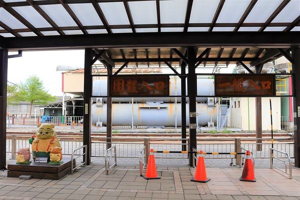 溪湖糖廠：【彰化溪湖景點】溪湖糖廠~糖廠蒸汽火車，搭乘五分車，酷熱的天氣來支糖廠冰，好清涼無比