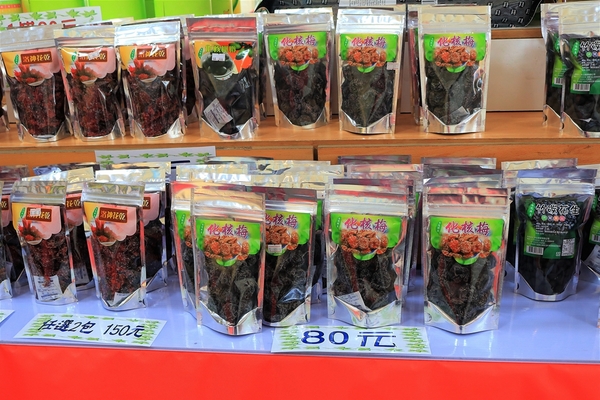 溪湖糖廠：【彰化溪湖景點】溪湖糖廠~糖廠蒸汽火車，搭乘五分車，酷熱的天氣來支糖廠冰，好清涼無比