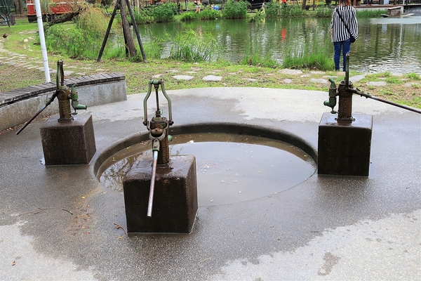 溪湖糖廠：【彰化溪湖景點】溪湖糖廠~糖廠蒸汽火車，搭乘五分車，酷熱的天氣來支糖廠冰，好清涼無比