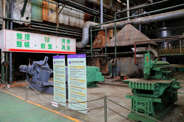 溪湖糖廠：【彰化溪湖景點】溪湖糖廠~糖廠蒸汽火車，搭乘五分車，酷熱的天氣來支糖廠冰，好清涼無比