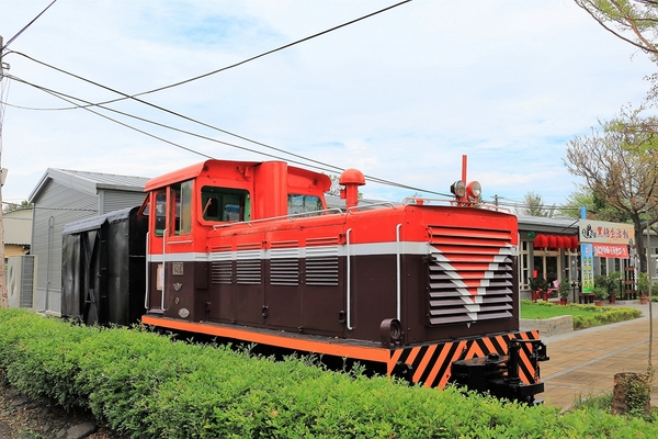 溪湖糖廠：【彰化溪湖景點】溪湖糖廠~糖廠蒸汽火車，搭乘五分車，酷熱的天氣來支糖廠冰，好清涼無比