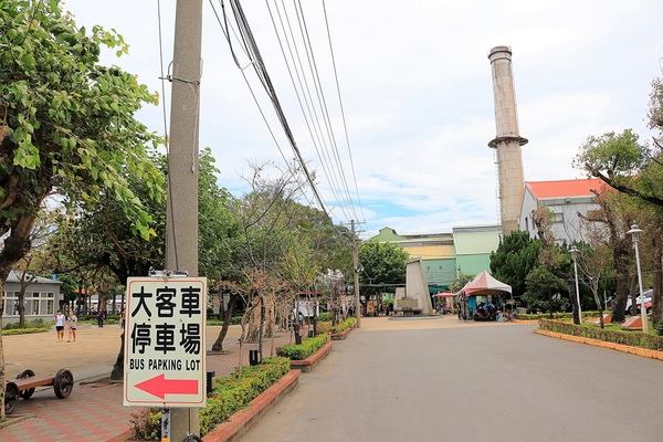 溪湖糖廠：【彰化溪湖景點】溪湖糖廠~糖廠蒸汽火車，搭乘五分車，酷熱的天氣來支糖廠冰，好清涼無比