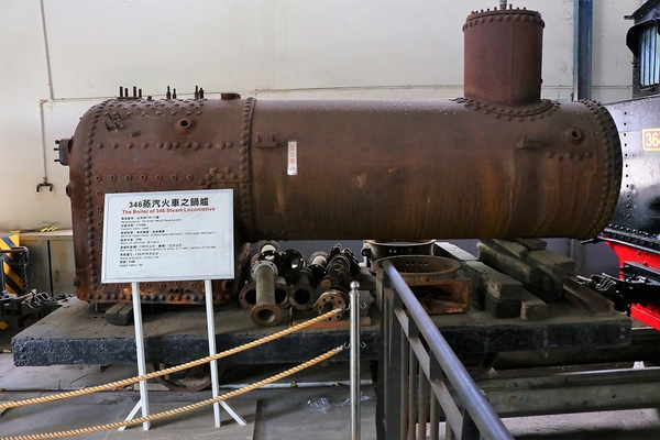 溪湖糖廠：【彰化溪湖景點】溪湖糖廠~糖廠蒸汽火車，搭乘五分車，酷熱的天氣來支糖廠冰，好清涼無比