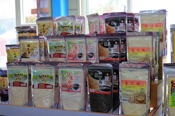 溪湖糖廠：【彰化溪湖景點】溪湖糖廠~糖廠蒸汽火車，搭乘五分車，酷熱的天氣來支糖廠冰，好清涼無比