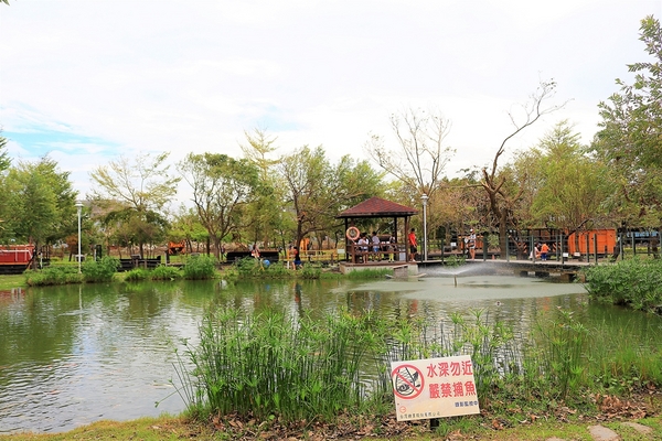 溪湖糖廠：【彰化溪湖景點】溪湖糖廠~糖廠蒸汽火車，搭乘五分車，酷熱的天氣來支糖廠冰，好清涼無比