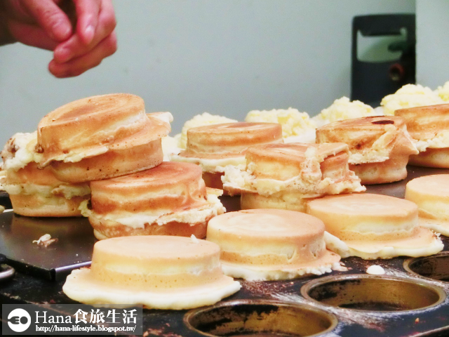 【新北三重】恬甜紅豆餅 | 飽滿內餡就這樣爆出來 只賣紅豆、奶油、芋頭口味 三重排隊人氣美食 銅板價每個10元