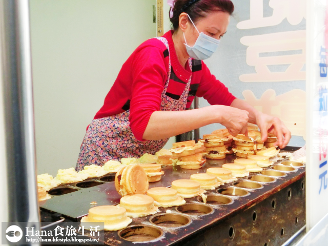 【新北三重】恬甜紅豆餅 | 飽滿內餡就這樣爆出來 只賣紅豆、奶油、芋頭口味 三重排隊人氣美食 銅板價每個10元