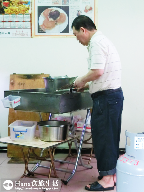 【新北三重】恬甜紅豆餅 | 飽滿內餡就這樣爆出來 只賣紅豆、奶油、芋頭口味 三重排隊人氣美食 銅板價每個10元