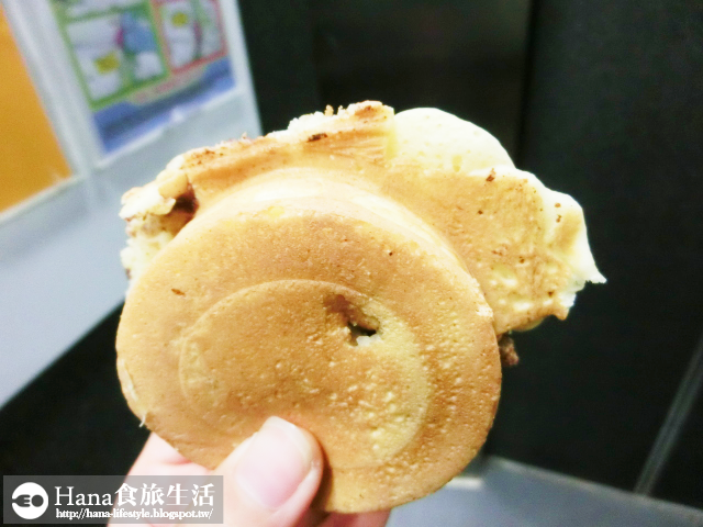 【新北三重】恬甜紅豆餅 | 飽滿內餡就這樣爆出來 只賣紅豆、奶油、芋頭口味 三重排隊人氣美食 銅板價每個10元