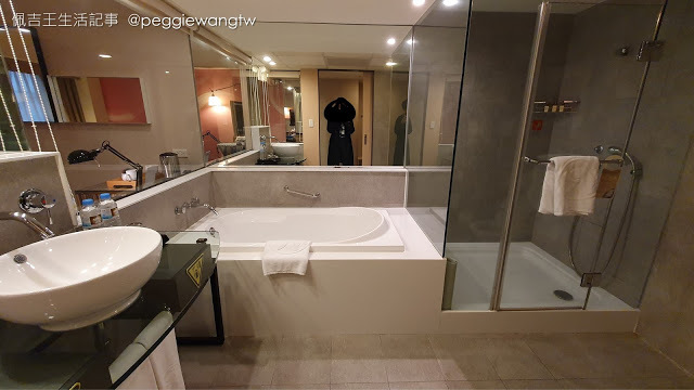 改裝造訪! 最划算五星飯店BUFFET 草莓吃到飽, 空中花園飽覽北車夜景：台北凱撒大飯店一泊二食︱台北車站 住宿 美食