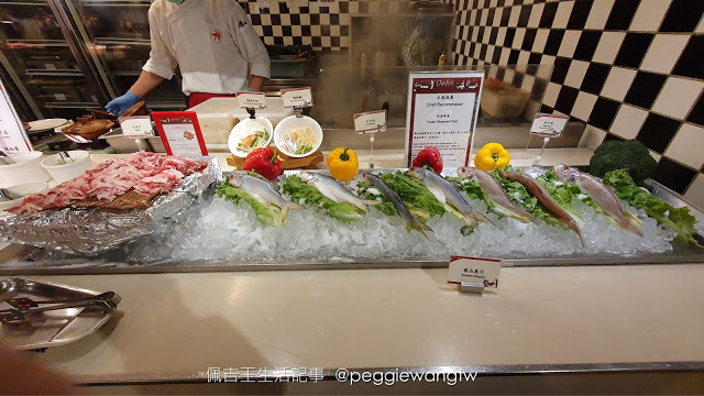 改裝造訪! 最划算五星飯店BUFFET 草莓吃到飽, 空中花園飽覽北車夜景：台北凱撒大飯店一泊二食︱台北車站 住宿 美食