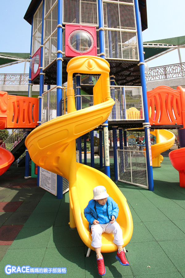 寒假暑假周休2日放假溜小孩親子旅行旅遊好玩景點分享推薦行程-北部親子景點台北士林一日遊半日遊懶人包推薦-4月4日兒童節-兒童新樂園入場遊戲攻略-交通資訊門票費用-1日票只要100元就能玩【1-13大型遊具】入場攻略-園內免費沙坑-溜滑梯-大型球池-台灣旅遊美食親子部落客grace媽媽的親子部落格
