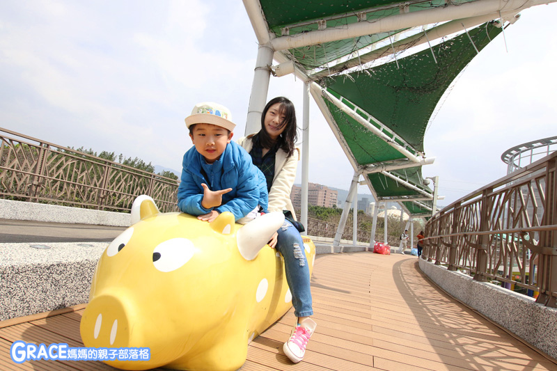寒假暑假周休2日放假溜小孩親子旅行旅遊好玩景點分享推薦行程-北部親子景點台北士林一日遊半日遊懶人包推薦-4月4日兒童節-兒童新樂園入場遊戲攻略-交通資訊門票費用-1日票只要100元就能玩【1-13大型遊具】入場攻略-園內免費沙坑-溜滑梯-大型球池-台灣旅遊美食親子部落客grace媽媽的親子部落格