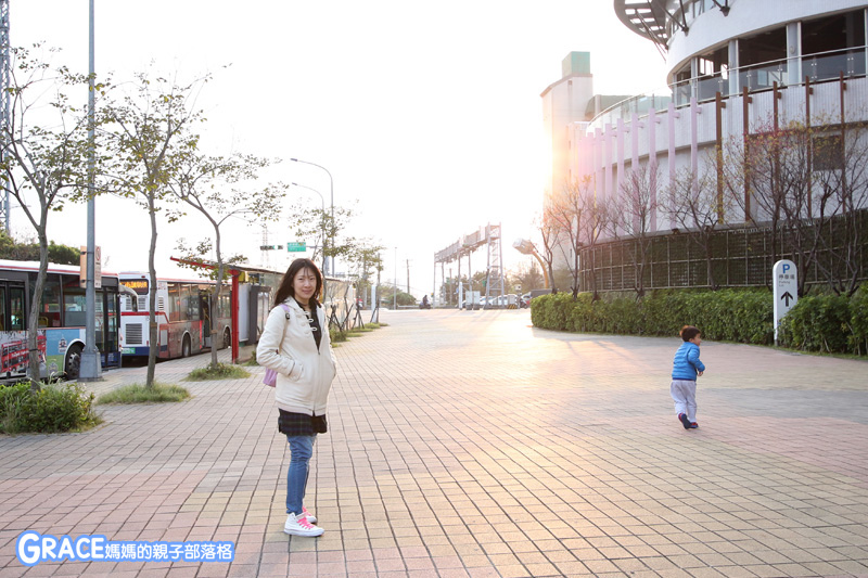 寒假暑假周休2日放假溜小孩親子旅行旅遊好玩景點分享推薦行程-北部親子景點台北士林一日遊半日遊懶人包推薦-4月4日兒童節-兒童新樂園入場遊戲攻略-交通資訊門票費用-1日票只要100元就能玩【1-13大型遊具】入場攻略-園內免費沙坑-溜滑梯-大型球池-台灣旅遊美食親子部落客grace媽媽的親子部落格