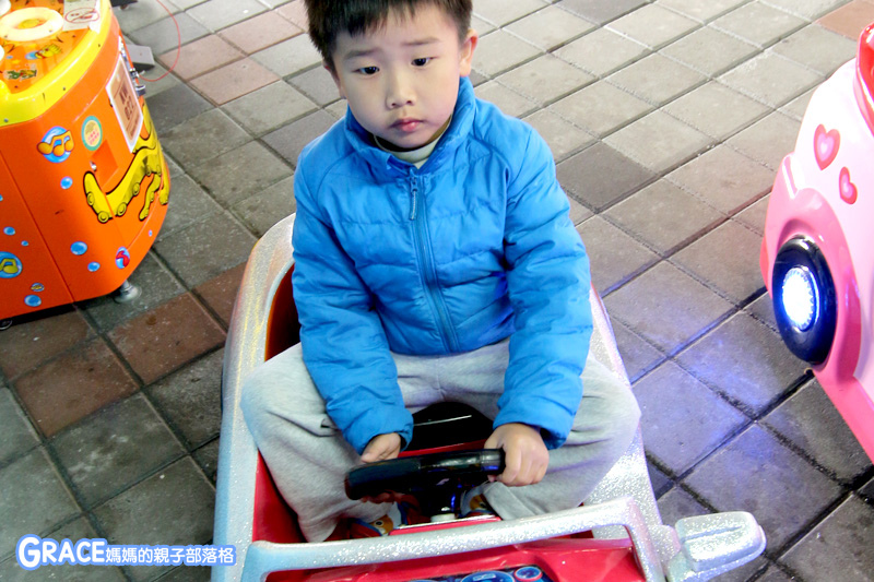 寒假暑假周休2日放假溜小孩親子旅行旅遊好玩景點分享推薦行程-北部親子景點台北士林一日遊半日遊懶人包推薦-4月4日兒童節-兒童新樂園入場遊戲攻略-交通資訊門票費用-1日票只要100元就能玩【1-13大型遊具】入場攻略-園內免費沙坑-溜滑梯-大型球池-台灣旅遊美食親子部落客grace媽媽的親子部落格